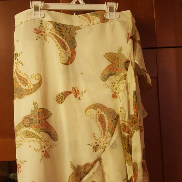 Vince Camuto silk skirt - Picture 2 of 5